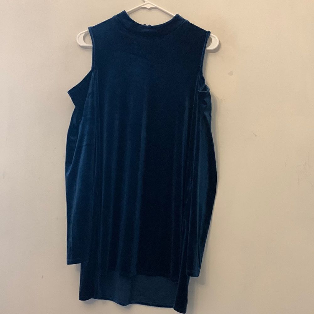 HALOGEN BLOUSE Blue velour cold shoulder long sleeve top Size M NWT